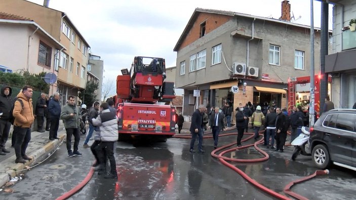 Sarıyer'de evin çatısında başlayan yangın bitişikteki binalara sıçradı -9