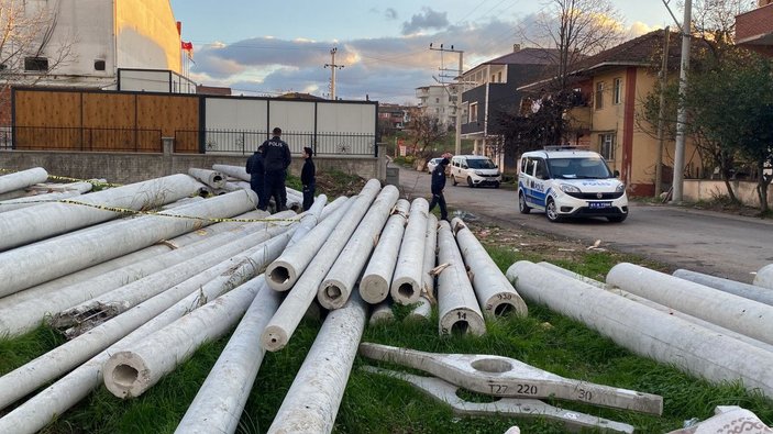 Beton elektrik direklerinin arasına sıkışıp ölen Yusuf, toprağa verildi -5