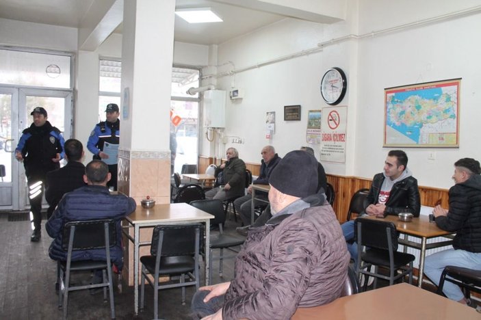 Polisler dolandırıcılık olaylarına karşı kahvehaneleri gezerek vatandaşları uyardı -3