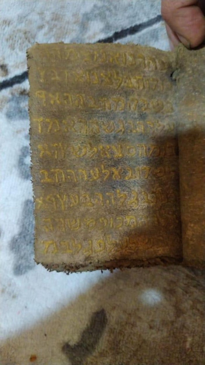 700 yıllık el yazması Tevrat'ı 1.5 milyon dolara satmaya çalışırken yakalandı -5
