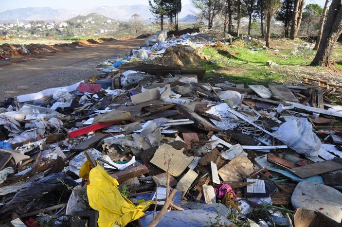 Büyük Manavgat yangınından etkilenen bölge yine çöplüğe döndü -5