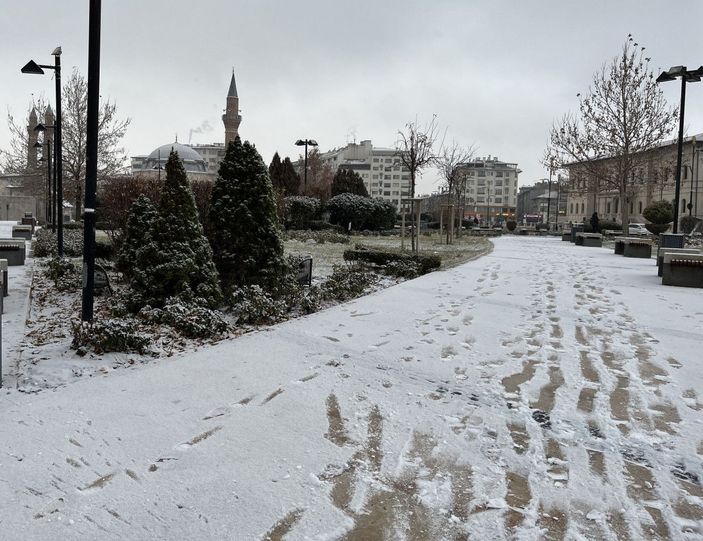 Sivas'ta kar yağışı etkili oldu -7