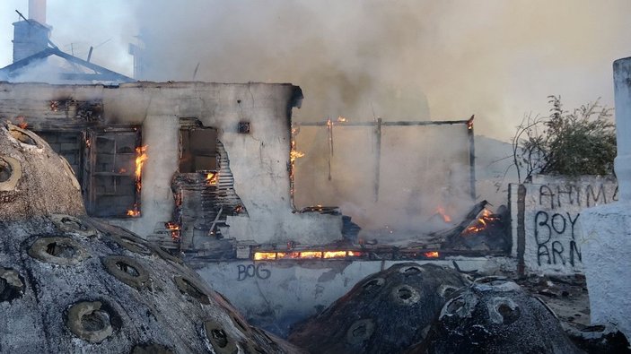 Tarihi Kaleiçi'ndeki metruk bina yandı -8