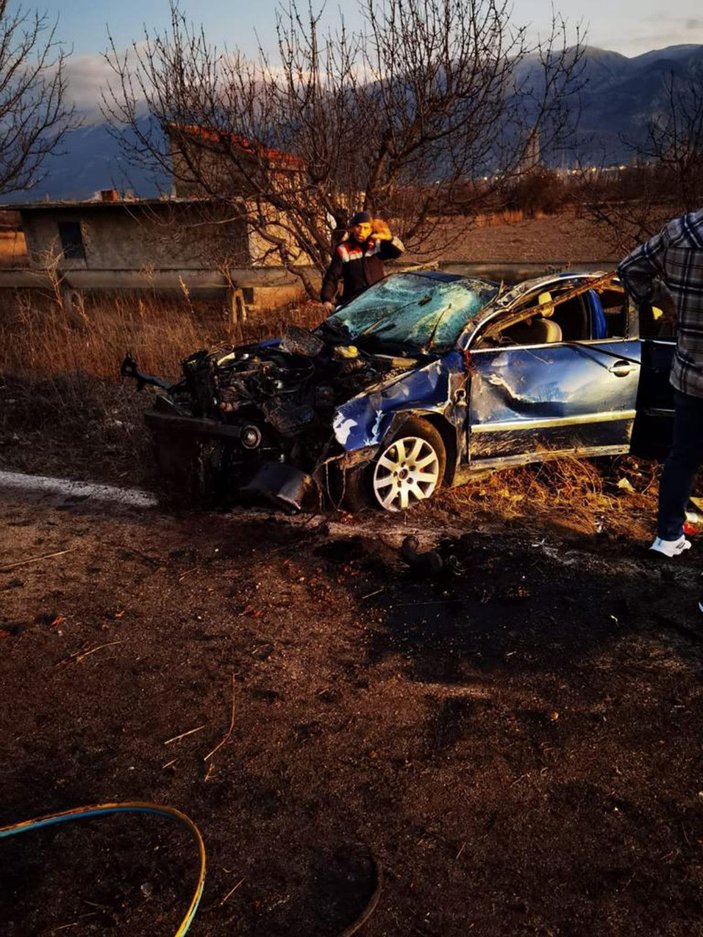 Isparta'da otomobil takla attı: 2 ölü, 3 yaralı -1
