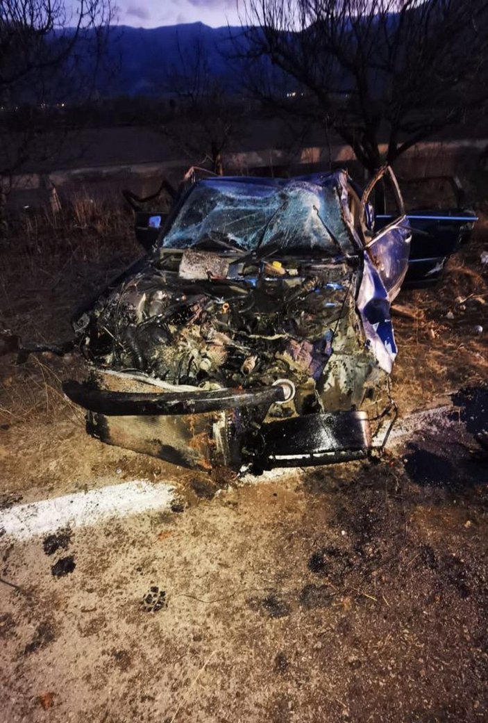 Isparta'da otomobil takla attı: 2 ölü, 3 yaralı -2