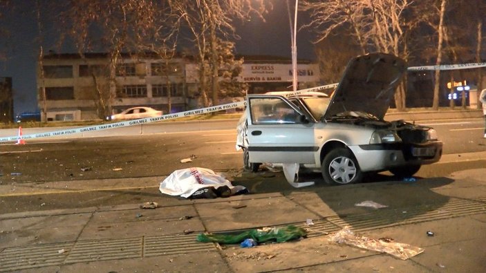 Ankara'da iki otomobil çarpıştı: 2 ölü 3 yaralı