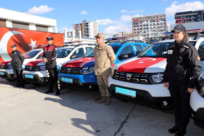 Bakan Soylu, Van'da, emniyet ve jandarmaya alınan araçların teslim törenine katıldı -5