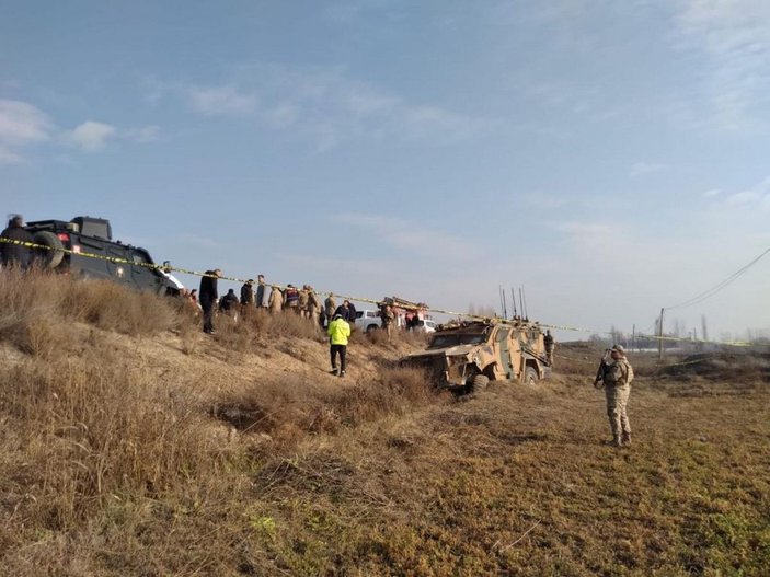 Iğdır'da lastiği patlayan zırhlı araç devrildi: 12 asker yaralı -1