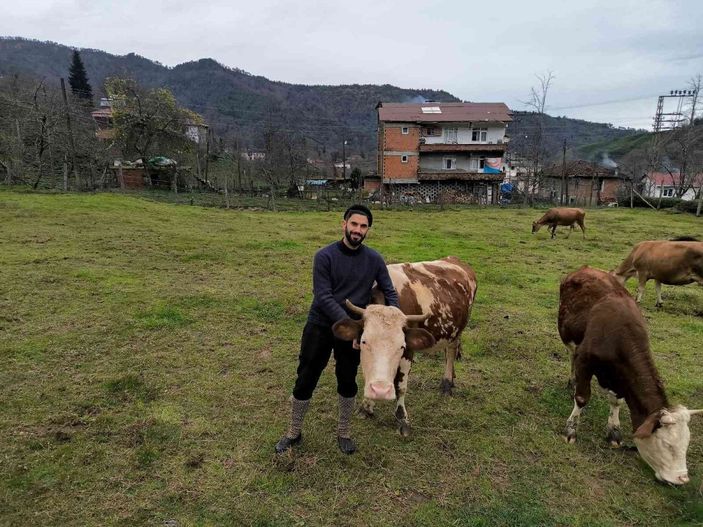 Üniversiteyi terk eden Artvinli genç, köy hayatını seçti