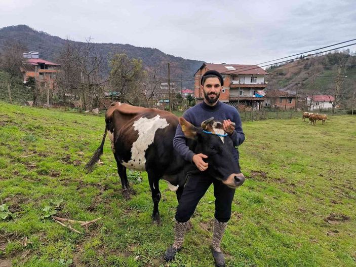 Üniversiteyi terk eden Artvinli genç, köy hayatını seçti