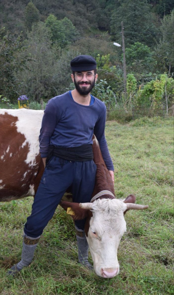 Üniversiteyi terk eden Artvinli genç, köy hayatını seçti