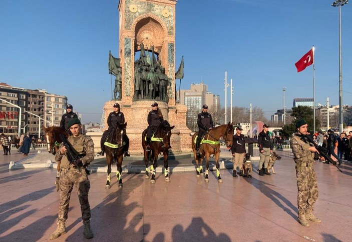 Taksim'de Atlı Polisler yılbaşı öncesi devriye gezdi  -2