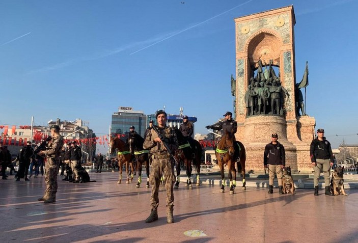 Taksim'de Atlı Polisler yılbaşı öncesi devriye gezdi  -3