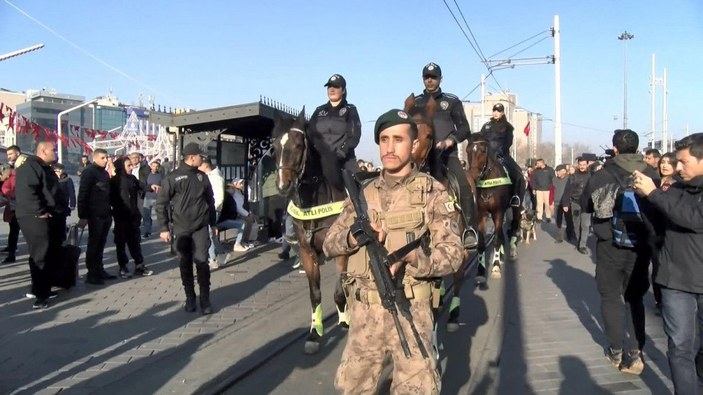 Taksim'de Atlı Polisler yılbaşı öncesi devriye gezdi  -6