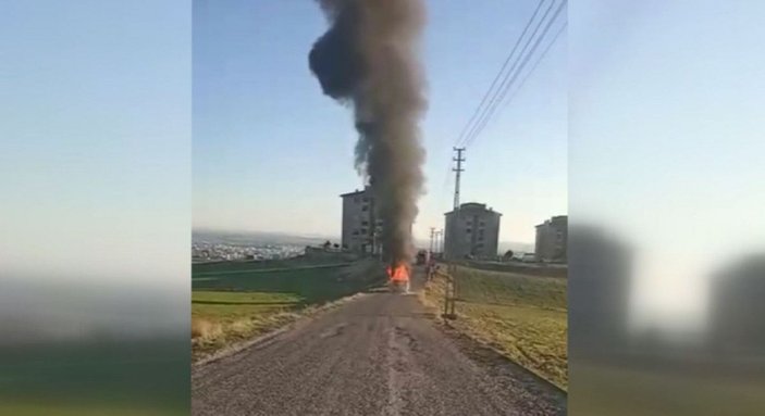 Adıyaman'a yolcu minibüsü alev alev yandı -3