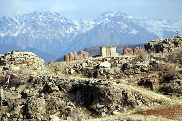 d Irak sınırının sıfır noktasında ‘Hudut Kartalları’, yeni yılı elleri tetikte karşıladı -4