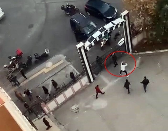 Diyarbakır'da fırçalı, sopalı kavga kamerada: 3 yaralı -4