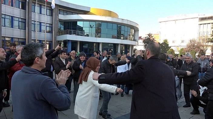 Yıllarca tabutlu eylem yapan EYT'liler, bu kez kutlama için buluştu -6