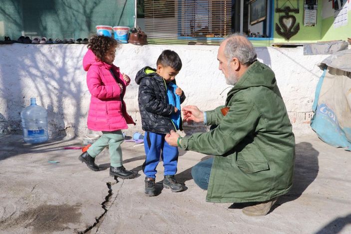 Çocuklarına hem annelik hem babalık yapıyor -5