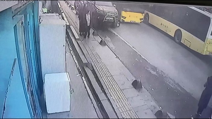 Sancaktepe'de yayaya İETT otobüsü çarptı -2