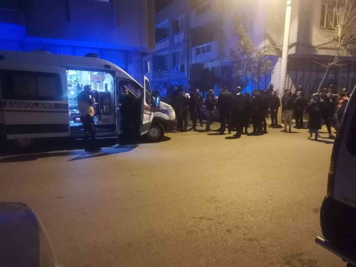 İzmir’de sır ölüm: 18 yaşındaki genç sokak ortasında ölü bulundu -1