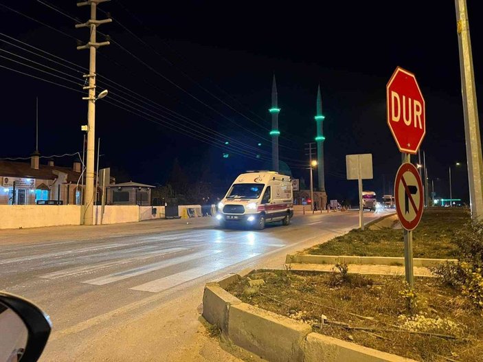 Burdur'da dur ihtarına uymayan alkollü sürücü, polise çarpıp kaçtı