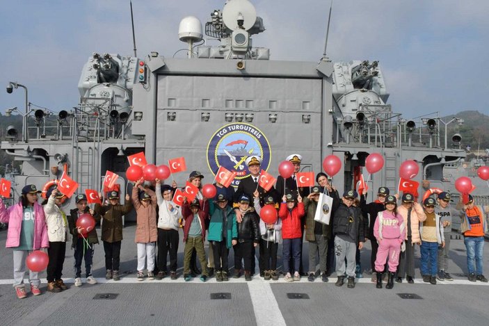 Deniz Kuvvetleri, Hamza'nın 'savaş gemisi' görme hayalini gerçekleştirdi -7
