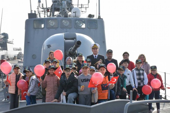 Deniz Kuvvetleri, Hamza'nın 'savaş gemisi' görme hayalini gerçekleştirdi -1