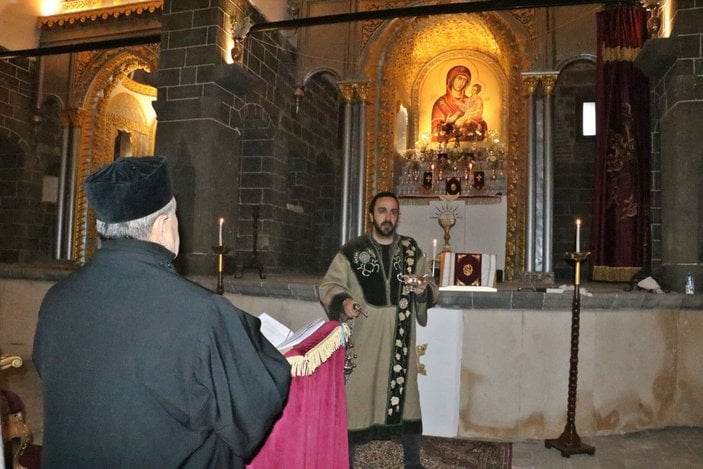 Tarihi Surp Giragos Ermeni Kilisesi'nde Noel ayini -10