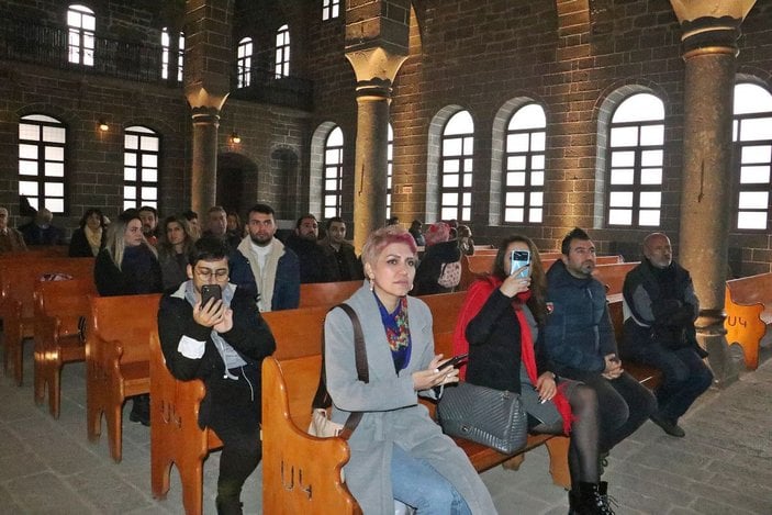 Tarihi Surp Giragos Ermeni Kilisesi'nde Noel ayini -6