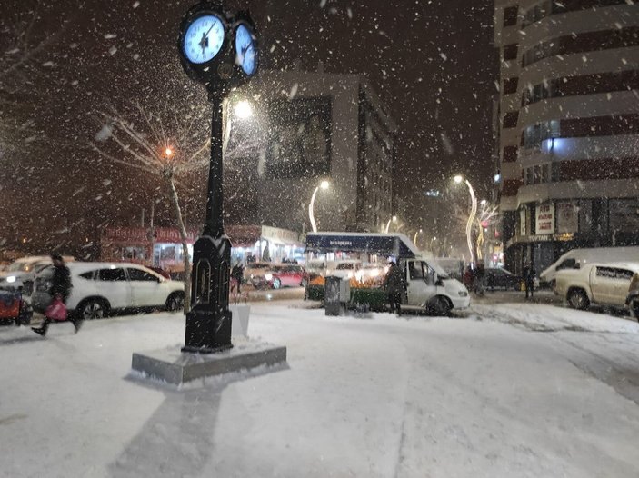 Van'ın 3 ilçesinde taşımalı eğitime kar engeli -1