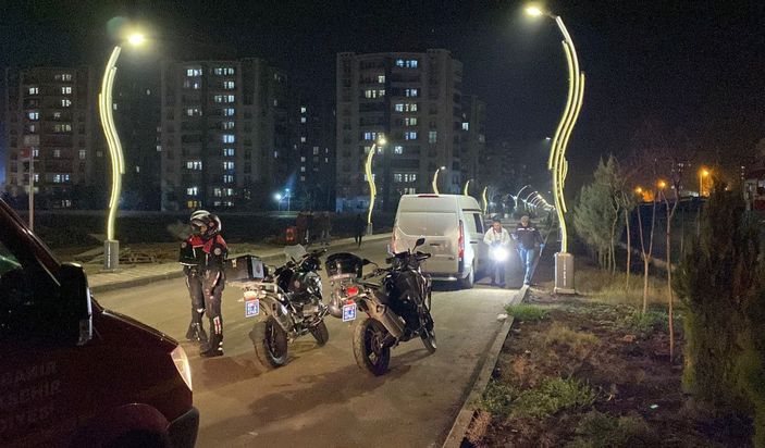 Diyarbakır’da hemzeminde bulunduğu sırada yük treni çarptı -3