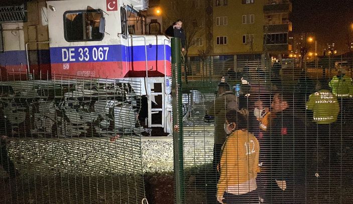 Diyarbakır’da hemzeminde bulunduğu sırada yük treni çarptı -2