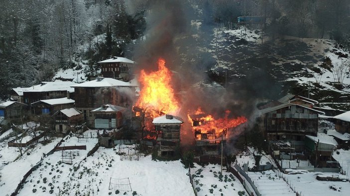 Rize'de yangın; 2 ev, 2 serendi, 1 kamyonet kullanılamaz hale geldi -8