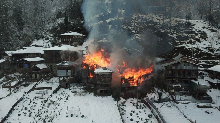 Rize'de yangın; 2 ev, 2 serendi, 1 kamyonet kullanılamaz hale geldi -10