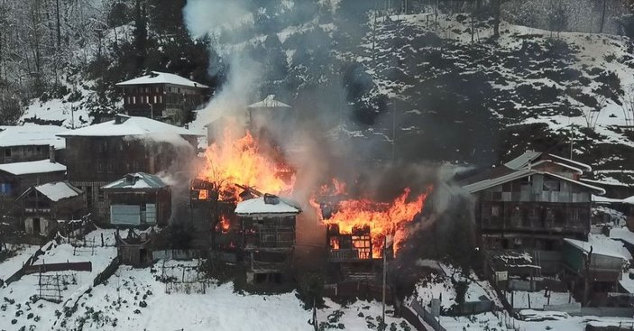 Rize'de yangın; 2 ev, 2 serendi, 1 kamyonet kullanılamaz hale geldi -6
