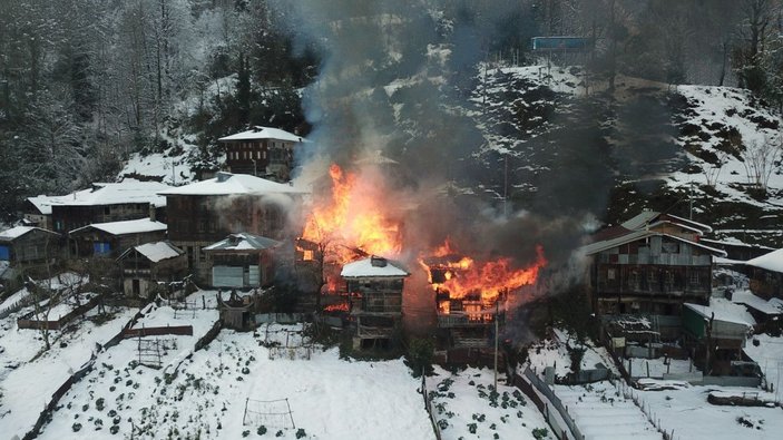 Rize'de yangın; 2 ev, 2 serendi, 1 kamyonet kullanılamaz hale geldi -9
