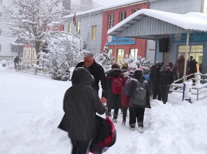 Van'da kar yağışı; 3 ilçede taşıma kapsamındaki okullar tatil -1