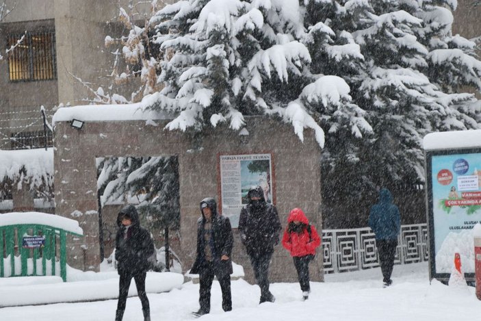 Van'da kar yağışı; 3 ilçede taşıma kapsamındaki okullar tatil -4