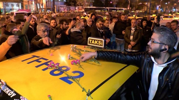 Fatih'te toplanan taksiciler öldürülen meslektaşları için konvoy oluşturdu  -1