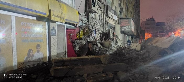 İzmir'de yıkım aşamasındaki eski emniyet binası çöktü -2