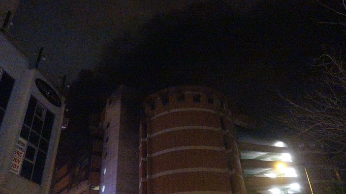 Bursa'da, katlı otoparkta yangın; 3 otomobil zarar gördü -1