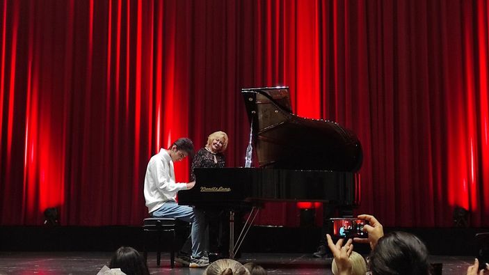 d Kurye piyanist bu kez sahnede çaldı -1