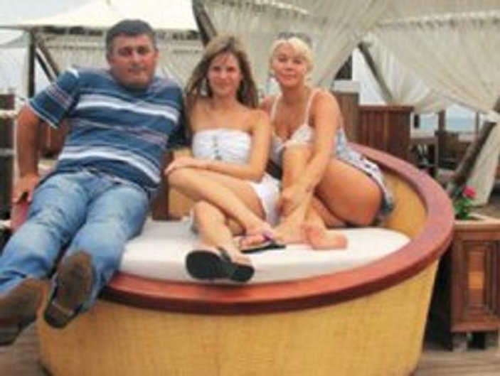MHP'li başkan Rus kızlarla yakalandı