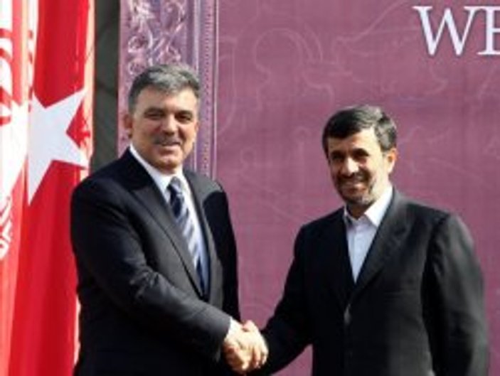 Ahmedinejad Gül'ü engelledi