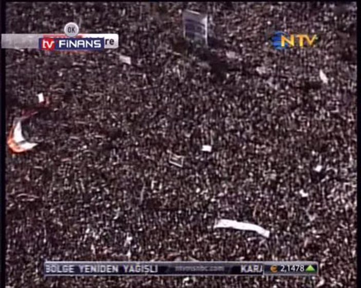 Tahrir Meydanı'nda zafer kutlaması