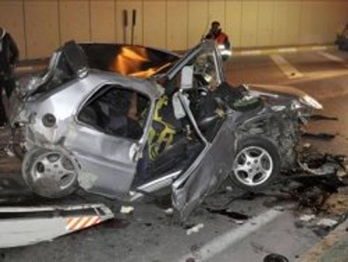 Köprüden düşüp cipe çarptı