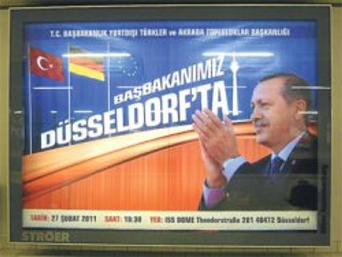 Erdoğan afişine Almanlar'dan tepki