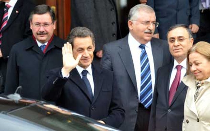 Sarkozy'ye soğuk karşılama