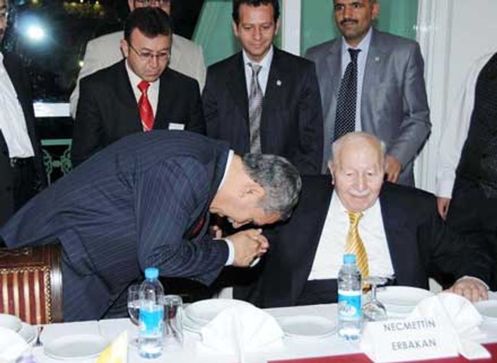 Bülent Arınç Erbakan'ı anlattı